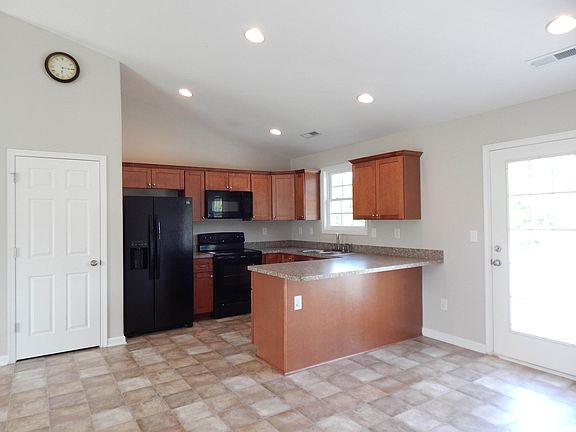 3rd image of 275 Todd Ln