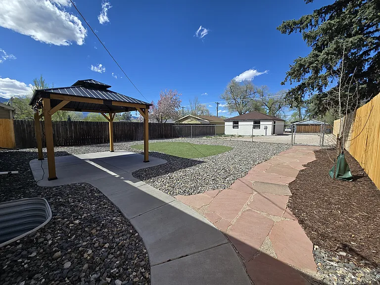 738 E Fountain Blvd — Photo 30