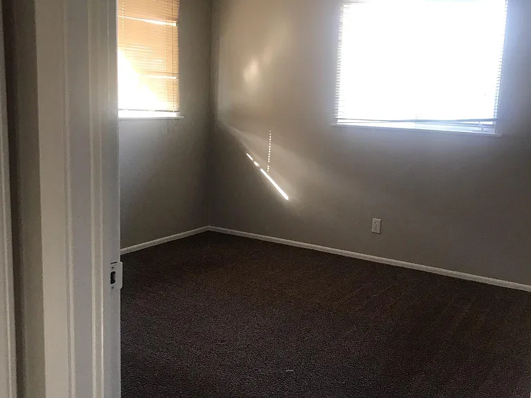 502 W Beverly Dr — Photo 10