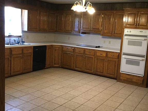 4th image of 807 Hickory St