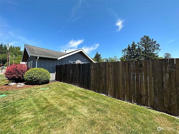 4th image of 810 N Blakeley Street