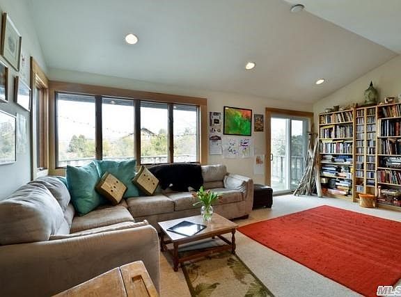 2nd image of 140 Greenwich St