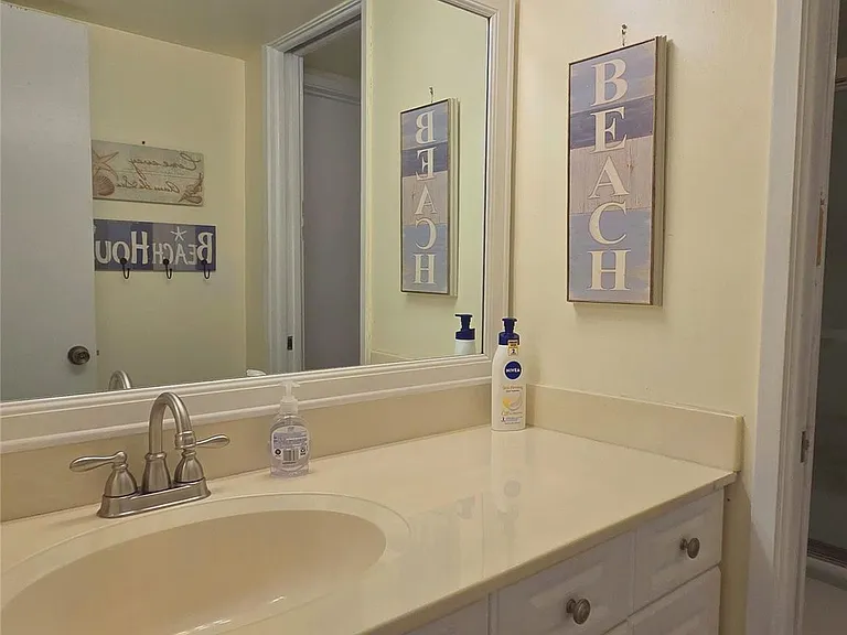 1161 Hillsboro Mile #506 — Photo 46