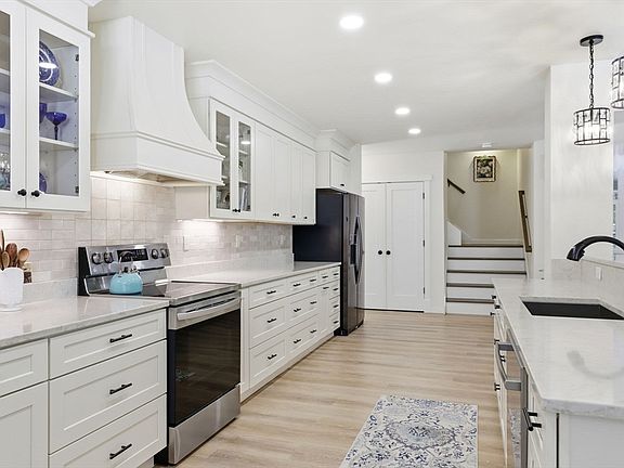 3rd image of 7 Crane Landing Rd