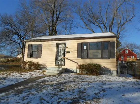 5620 Agnes Ave, Kansas City, MO 64130