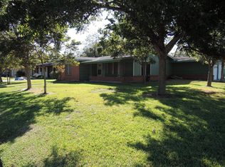 2201 E Poplar Ave, Victoria, TX 77901