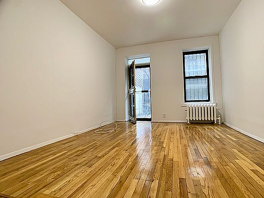 3rd image of 405 W 45th St APT 1D