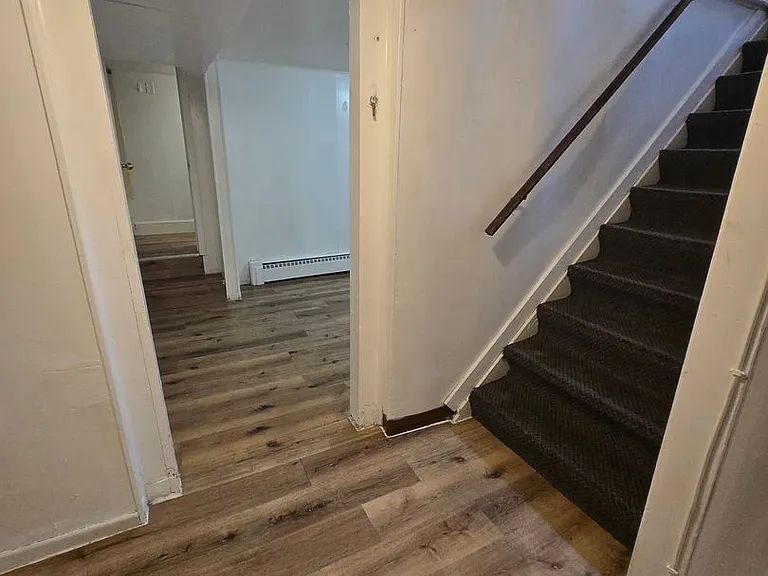 815 9th Ave SE #6 — Photo 1