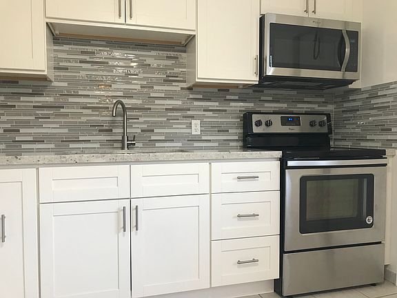 3rd image of 18715 Atlantic Blvd