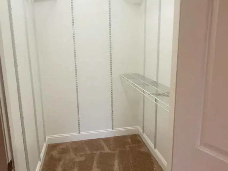 1st bedroom Walk-in Closet