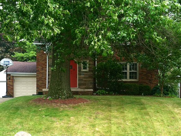 3rd image of 501 Townview Cir E