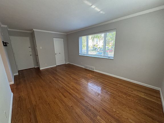 3rd image of 205 Monclay Ct APT 1W