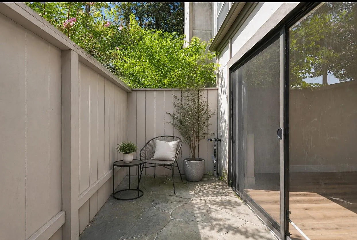 3 bed, 2.5 bath, 2064 sqft, $2,400 — Photo 4