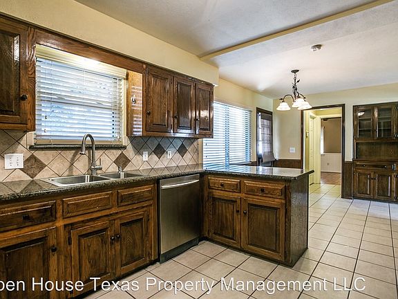 4th image of 2312 Loch Haven Dr