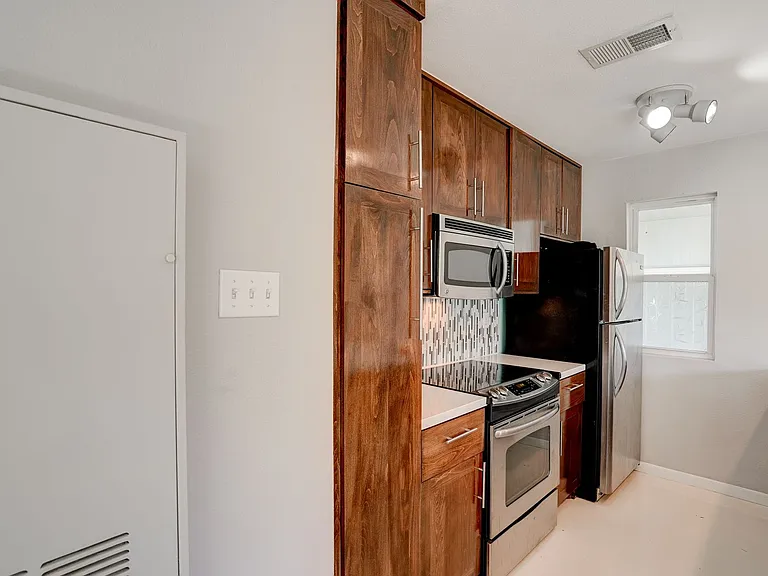 2450 Ashdale Dr #205-D — Photo 8