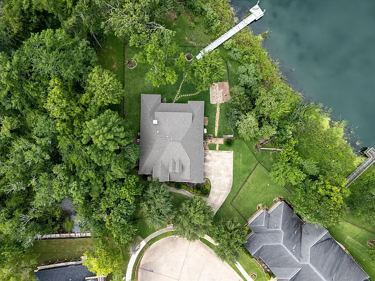 226 Jade Point — Photo 2