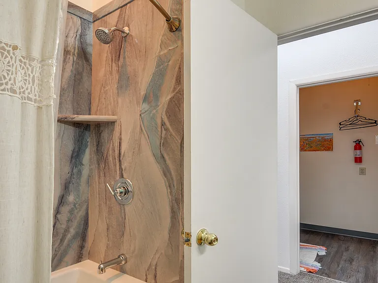 25 E Lexington — Photo 26