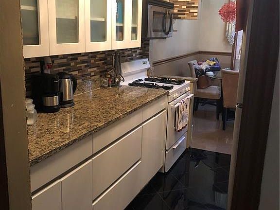 5th image of 42 Pine St APT 7C