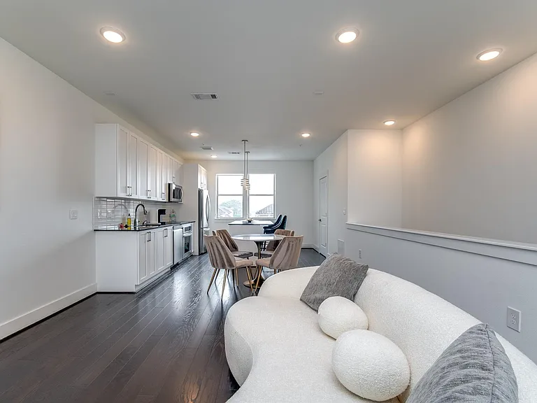 4819 Caroline St #308 — Photo 17