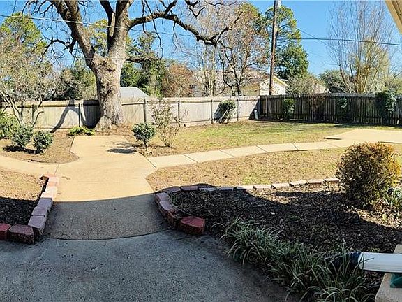 3rd image of 203 Tanglewood Dr