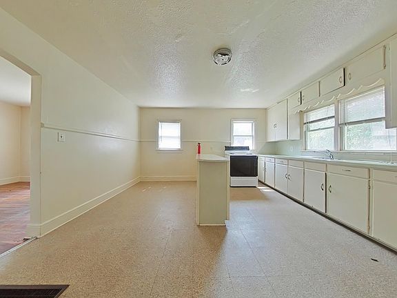 5th image of 705 Chestnut Dr #A