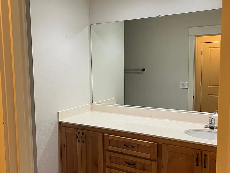 1337 NE Sunrise Ln — Photo 10