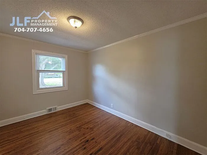 1310 Oakwood Ave — Photo 8