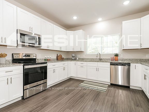 3rd image of 3200 Chippewa Trl