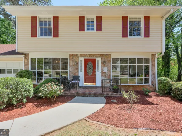 1423 Fairfield Dr SW, Lilburn, GA 30047