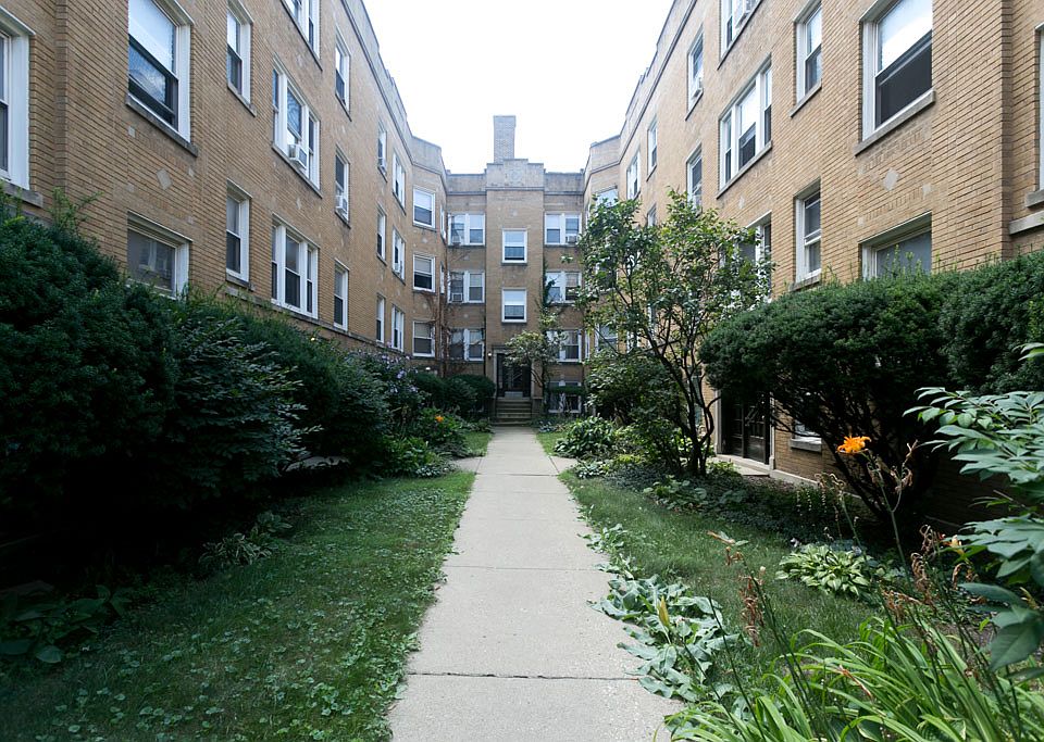 1st image of 2561 W Montrose Ave APT 1W