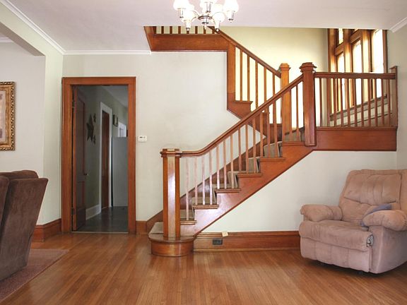5th image of 131 Elm St