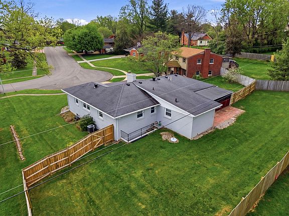 5th image of 105 Taylor Dr