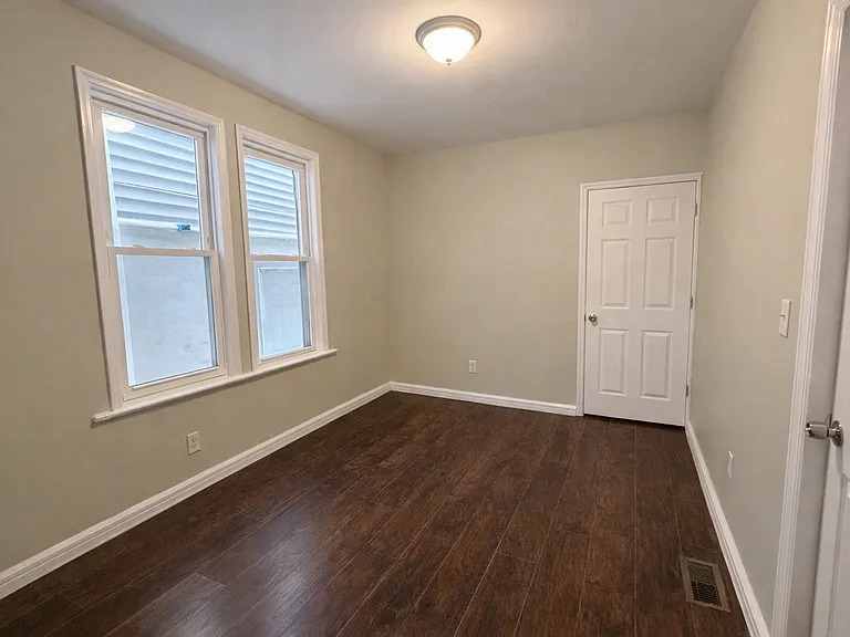 89 Ingraham Pl — Photo 6