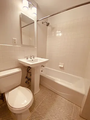 Rented by Metropolis Real Estate of Manhattan | media 22