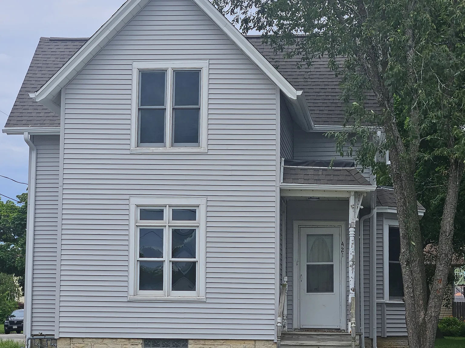 421 N Greenfield Ave — Photo 2