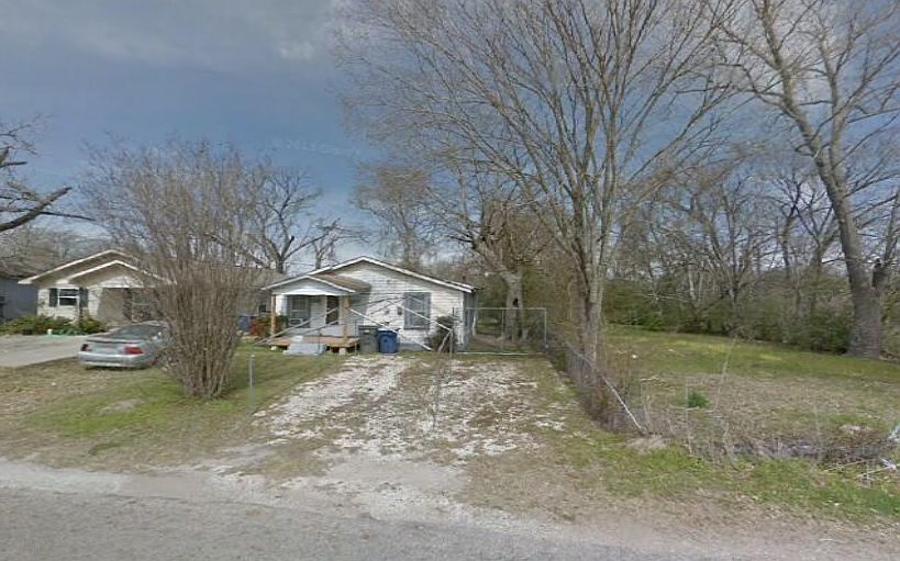 1st image of 807 E Groesbeck Ave