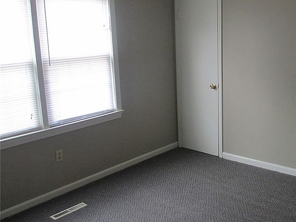 4th image of 401 Greenville St