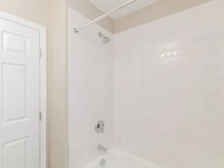 2215 Dresden St — Photo 13