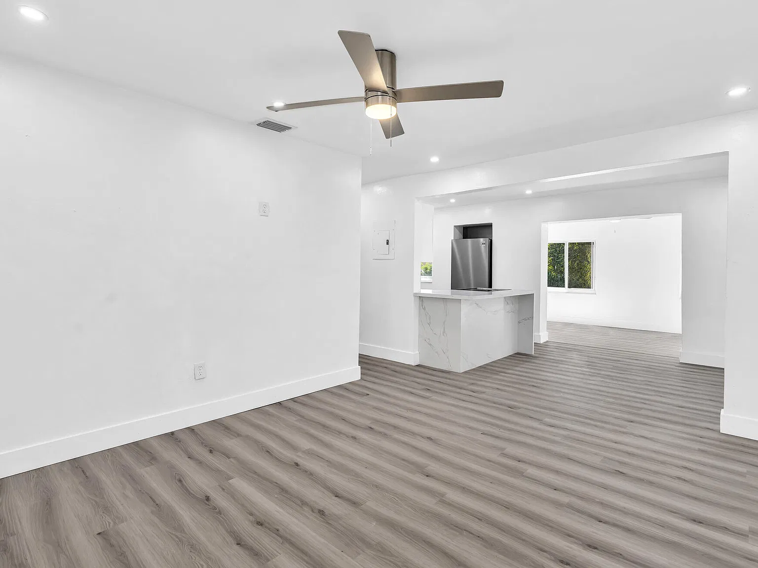 4 bed, 2.0 bath, 2005 sqft, $3,750 — Photo 4