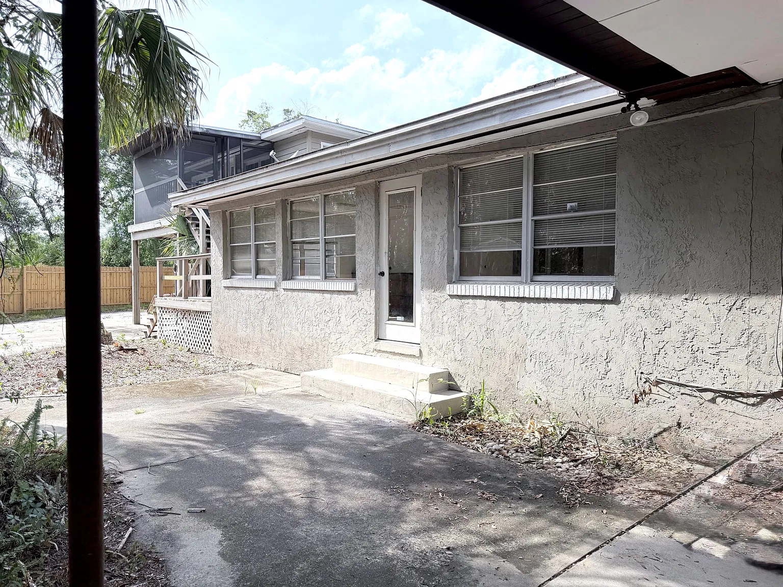 5 bed, 3.5 bath, 4000 sqft, $3,880 — Photo 2