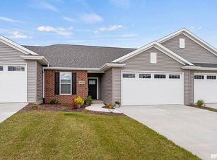 5062 Bridle Ln, Bettendorf, IA 52722