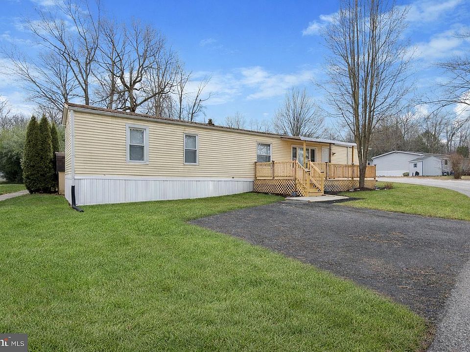 1st image of 8 Cherokee Ln