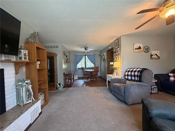 3rd image of 103 S Ridge Dr