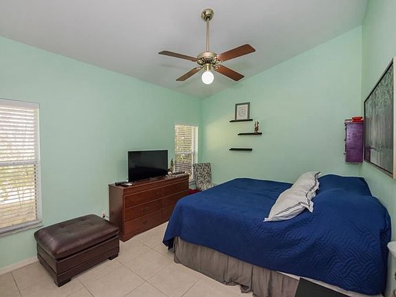 5th image of 687 Melville Ct