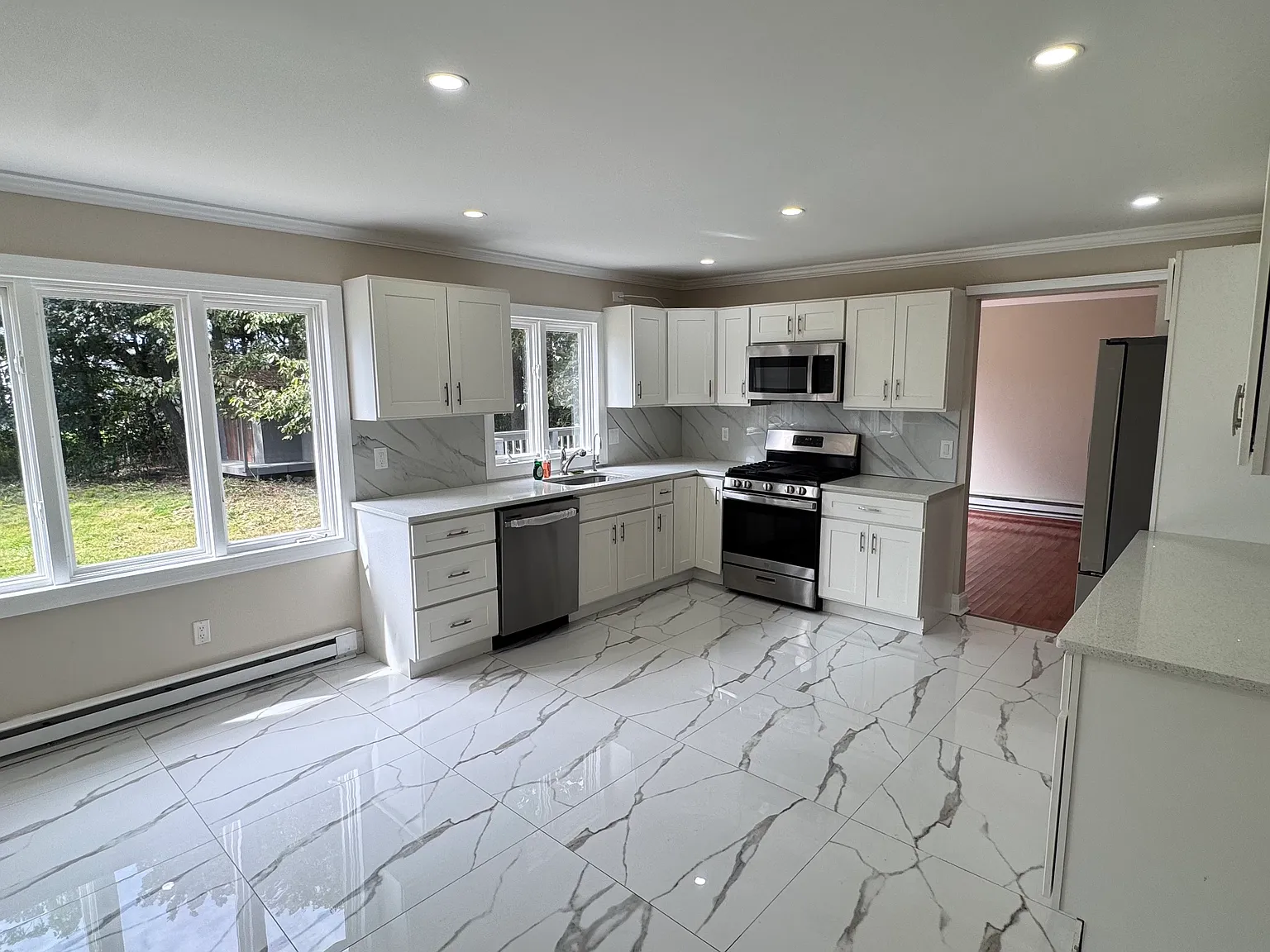 6 bed, 2557 sqft, $3,000 — Photo 4