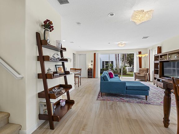4th image of 106 Bonaire Lane