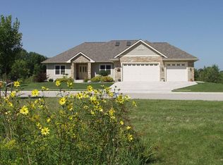 411 Stoney Creek Ct, Fredonia, WI 53021