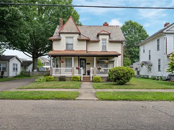 907 11th St NW, New Philadelphia, OH 44663