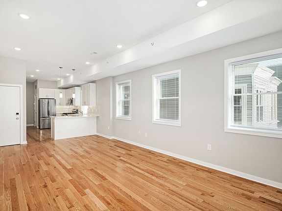 2nd image of 1924 W Girard Ave Floor 3