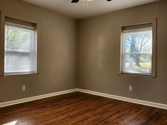 4th image of 613 Carridale St SW